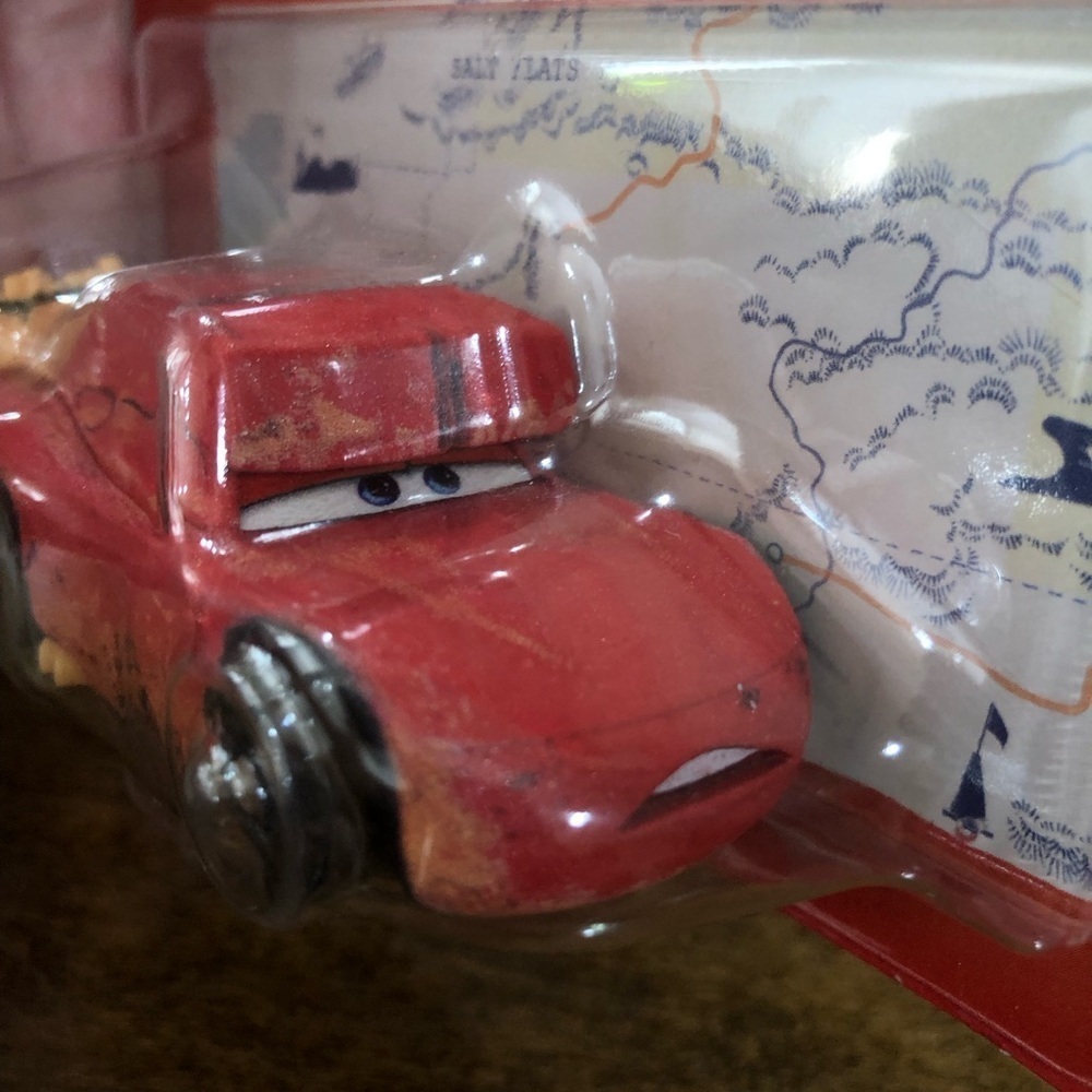 Disney Pixar Cars Die-Cast - Cave Lightning McQueen - Cars on the Road - NEW! - Picture 2 of 4